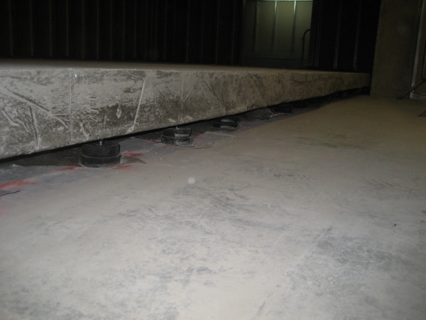 Floor in Jacked Position